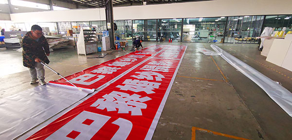 成都廣告噴繪布尺寸太大如何拼接？