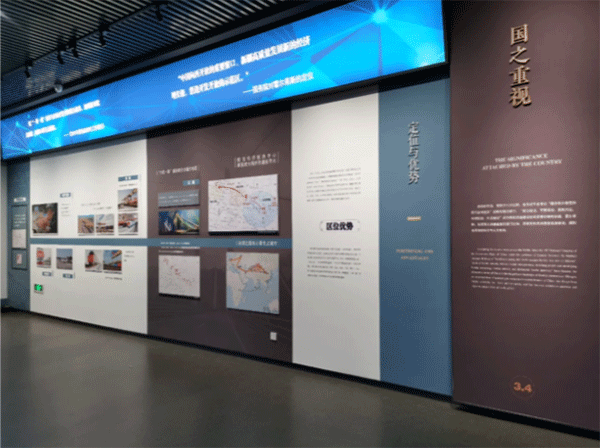 宣絨布加極窄型材展板，亞克力立體字