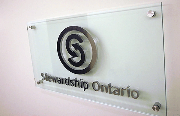 亞克力發(fā)光字打造醒目廣告牌，讓人久久難忘