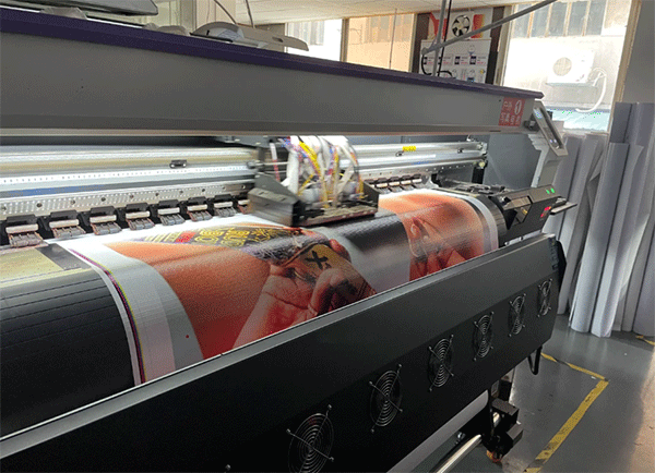 UV噴繪機(jī)的工作原理是怎樣的？有哪些？