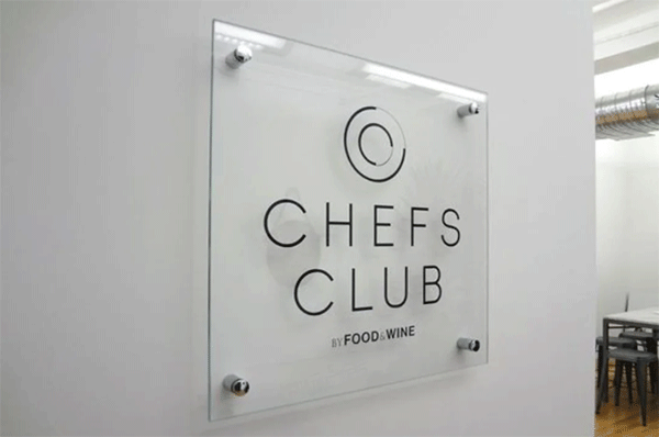 亞克力板材進(jìn)行UV打印加工時(shí)需要注意哪些問題？