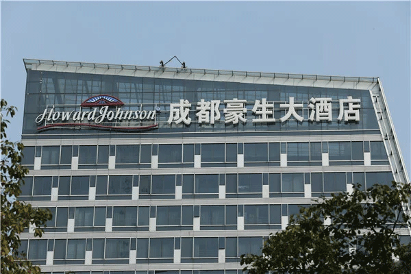 一平方米樓頂發(fā)光字制作安裝的費(fèi)用有哪些？