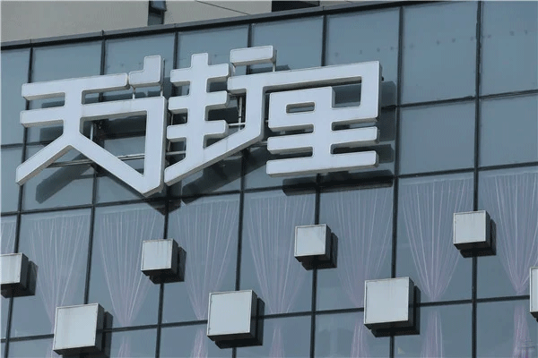 一平方米樓頂發(fā)光字制作安裝的費(fèi)用有哪些？